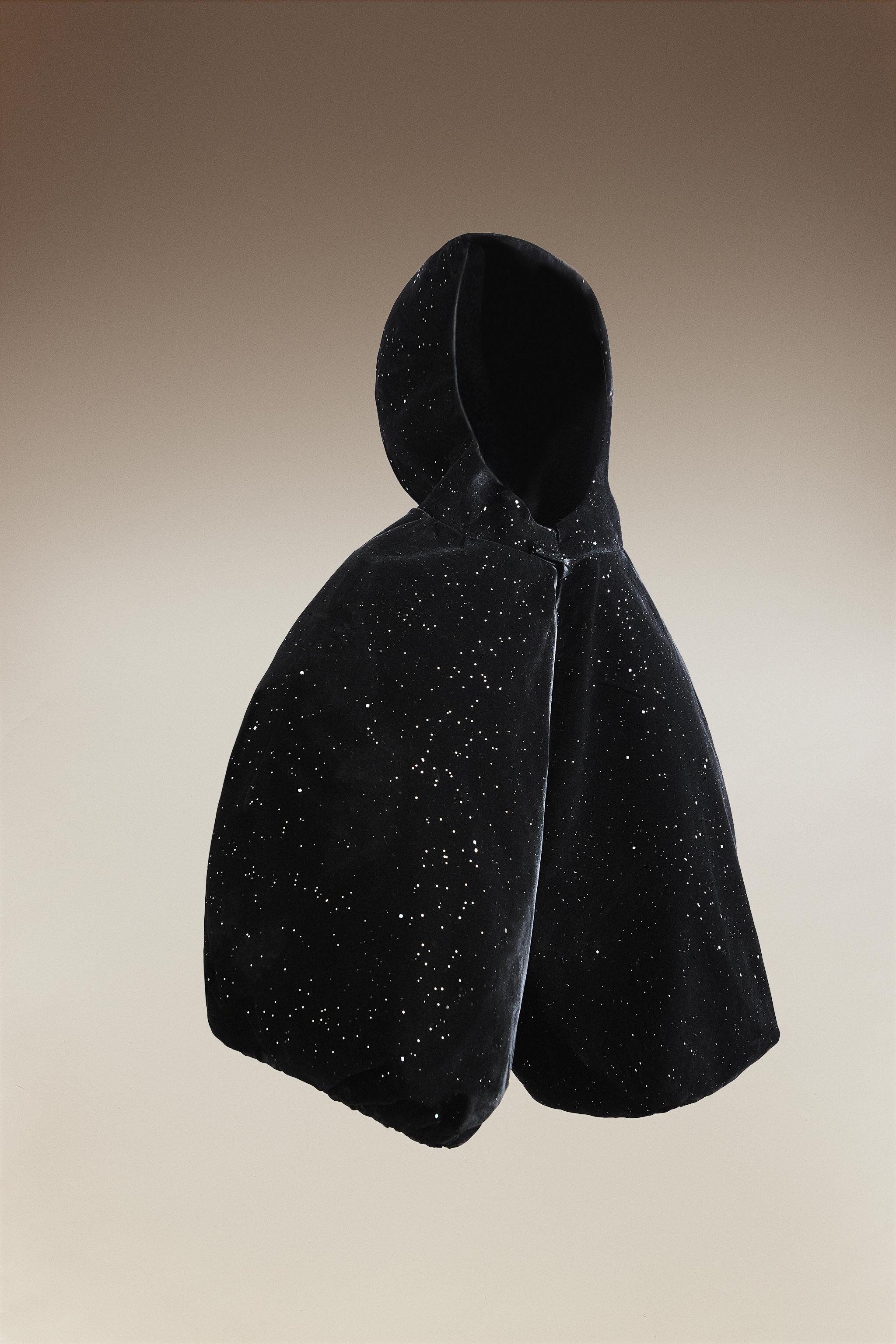 CHILDREN'S HALLOWEEN WITCH CAPE COSTUME